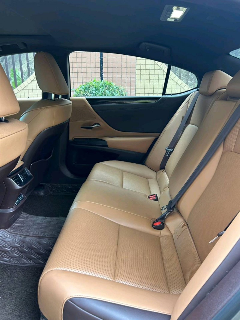 广州20年雷克萨斯ES5