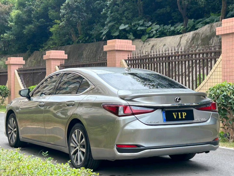 广州20年雷克萨斯ES8