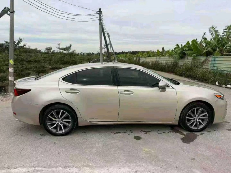 中山16年雷克萨斯ES3