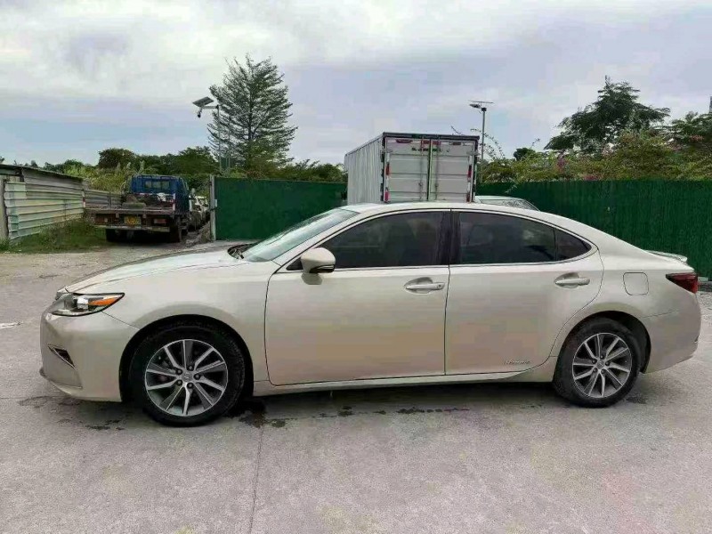 中山16年雷克萨斯ES4