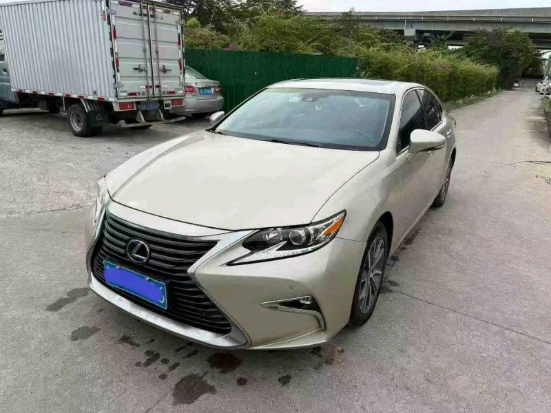 中山16年雷克萨斯ES5