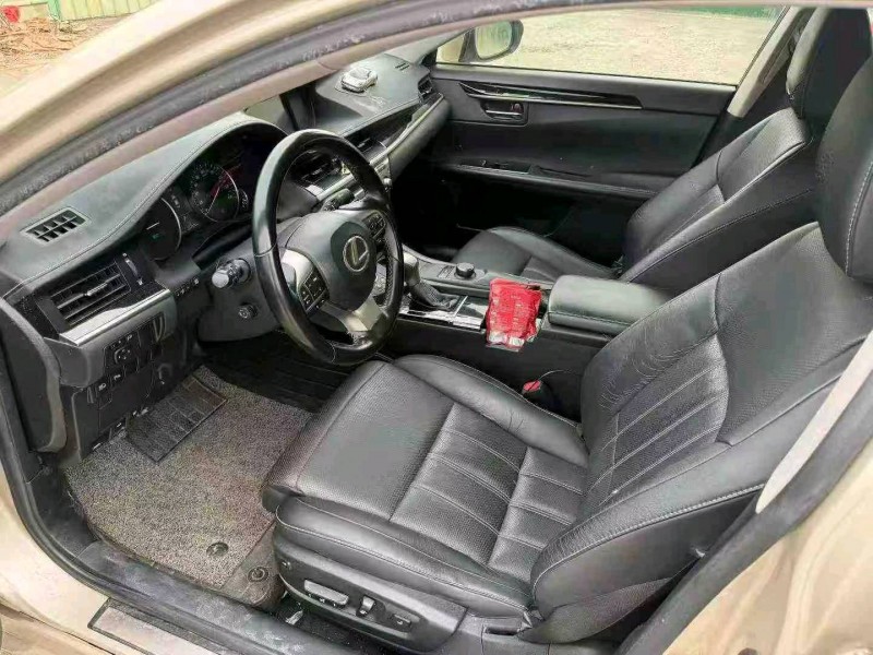 中山16年雷克萨斯ES7