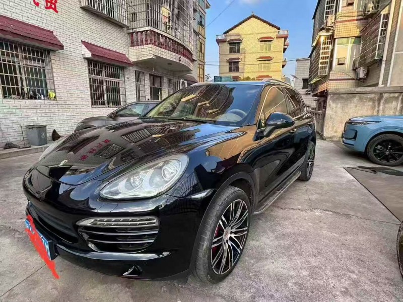 常德14年保时捷卡宴2