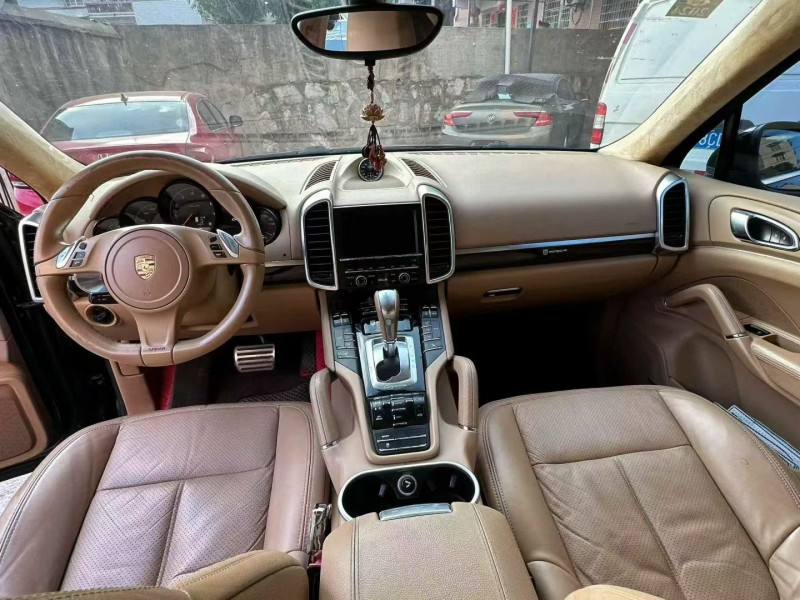 常德14年保时捷卡宴5