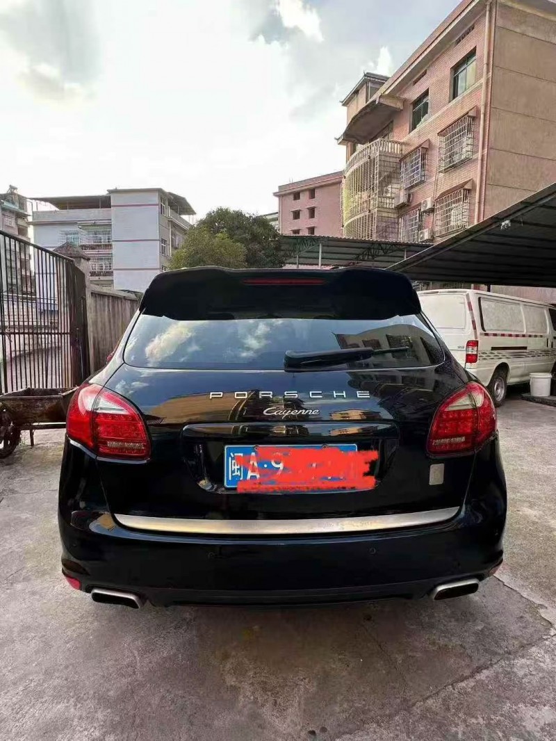 常德14年保时捷卡宴9