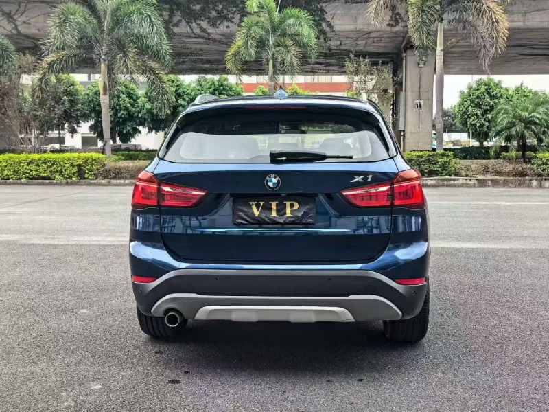 三明17年宝马X19