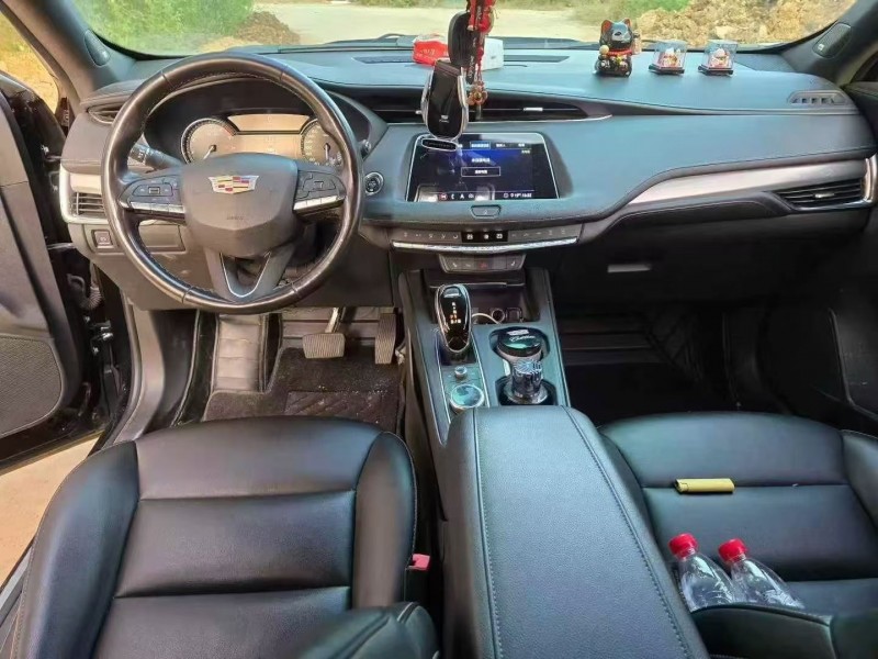 常州20年凯迪拉克XT44