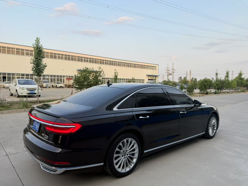 焦作19年奥迪A8L9