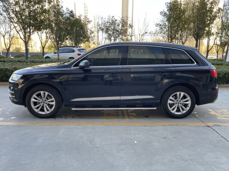 济宁16年奥迪Q77