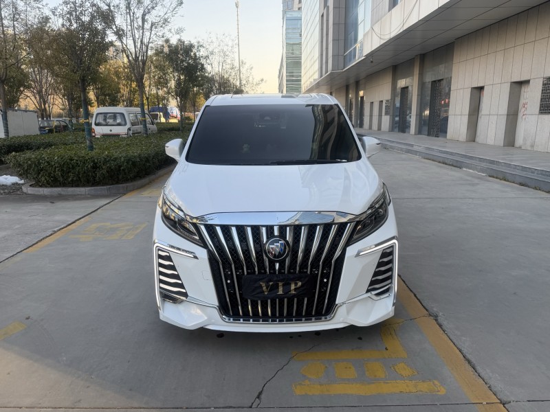 济宁17年别克GL81