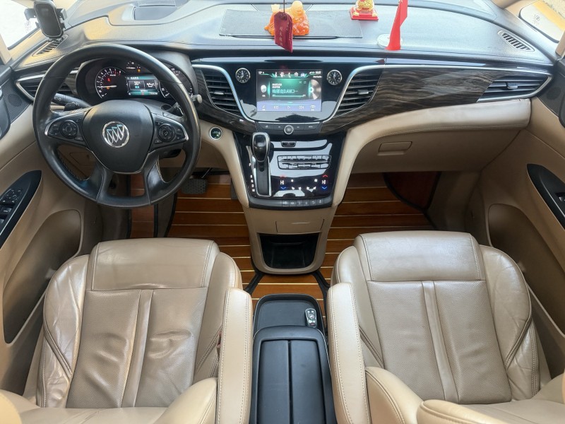 济宁17年别克GL84