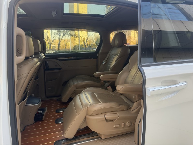 济宁17年别克GL86