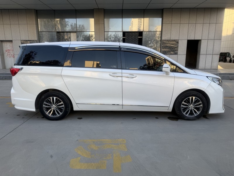 济宁17年别克GL87