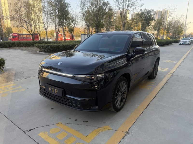 济宁24年零跑汽车C102