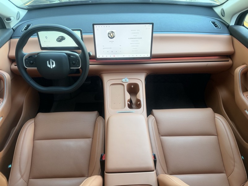 济宁24年零跑汽车C104