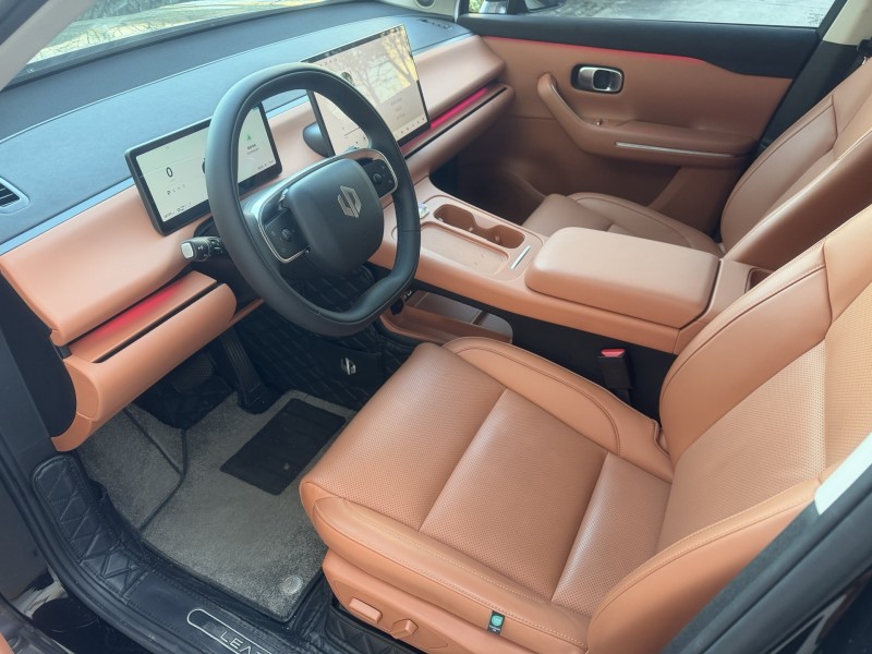 济宁24年零跑汽车C105