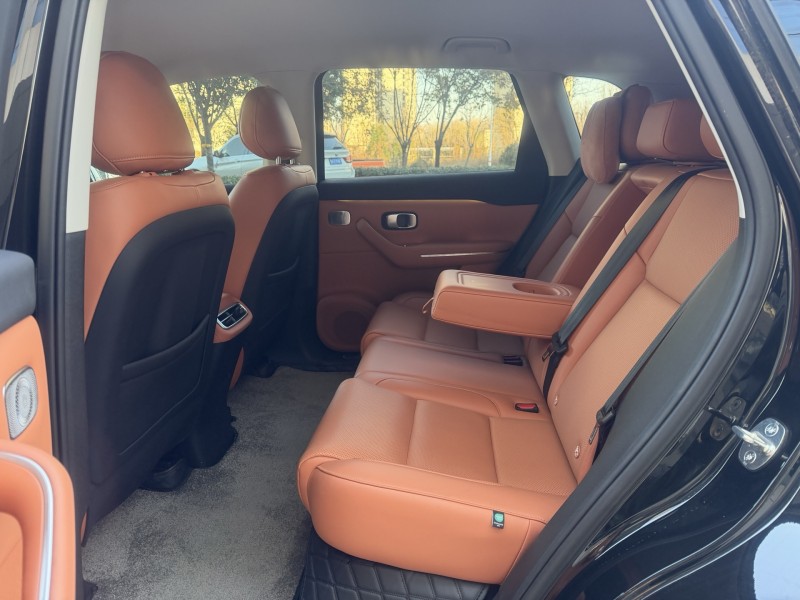 济宁24年零跑汽车C106