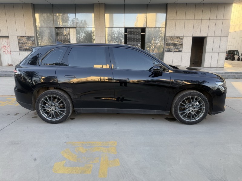 济宁24年零跑汽车C107