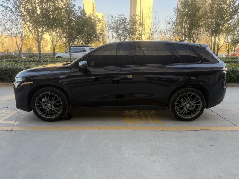 济宁24年零跑汽车C108