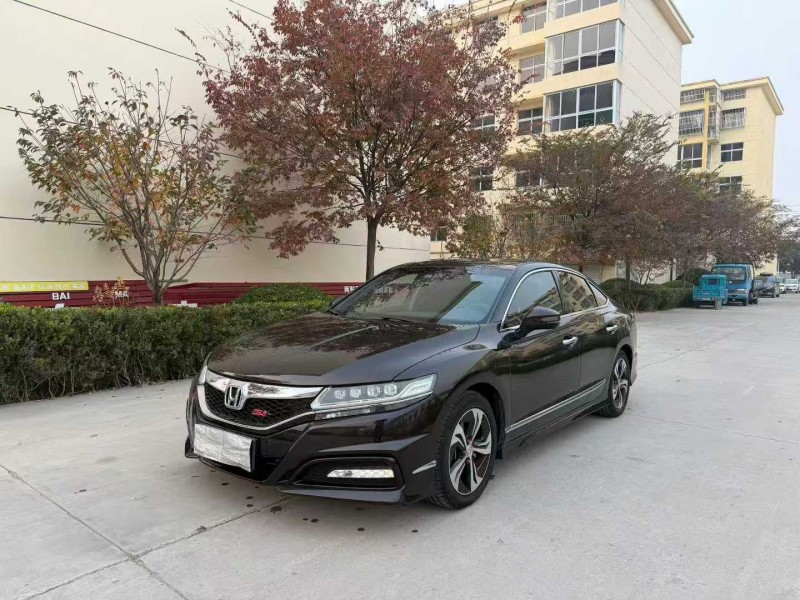 徐州17年本田思铂睿3