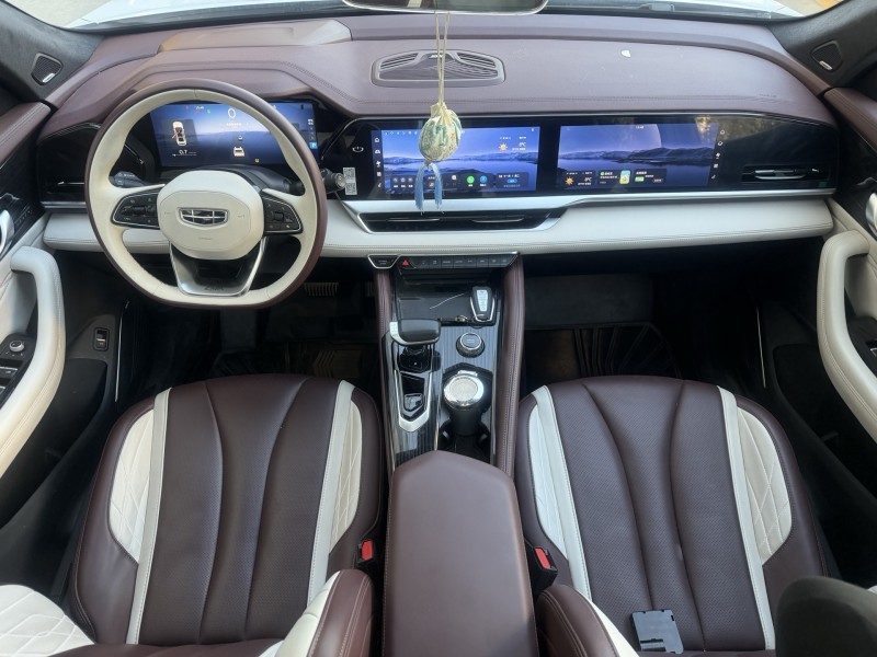 济宁22年吉利星越5