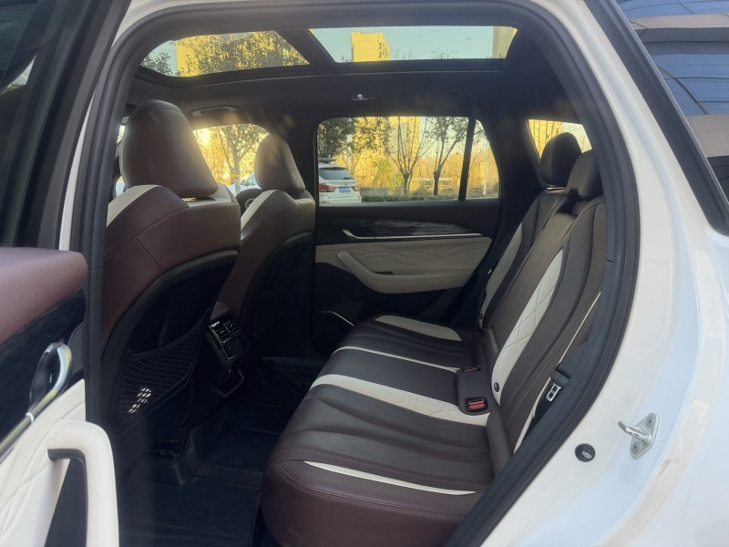 济宁22年吉利星越6