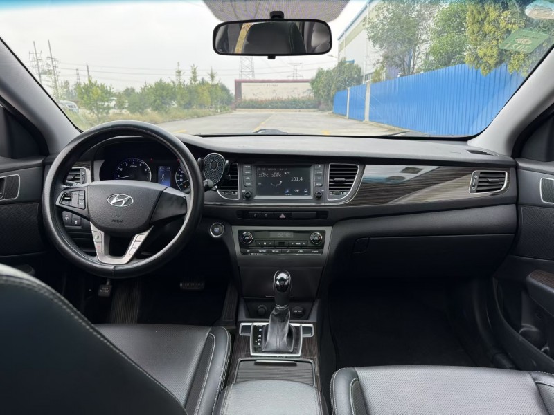 焦作17年现代名图5