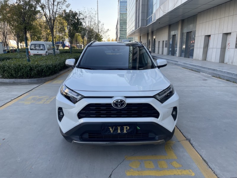 济宁23年丰田RAV4荣放1