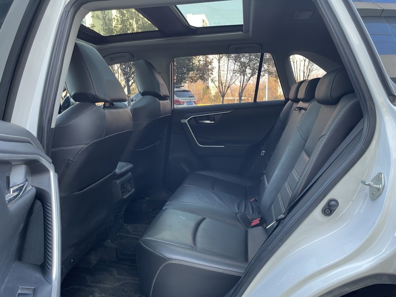 济宁23年丰田RAV4荣放6