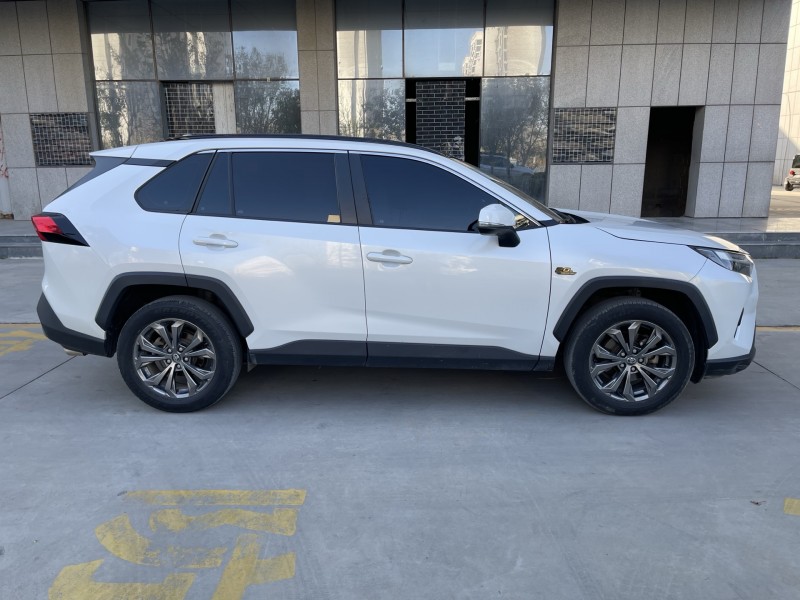 济宁23年丰田RAV4荣放7