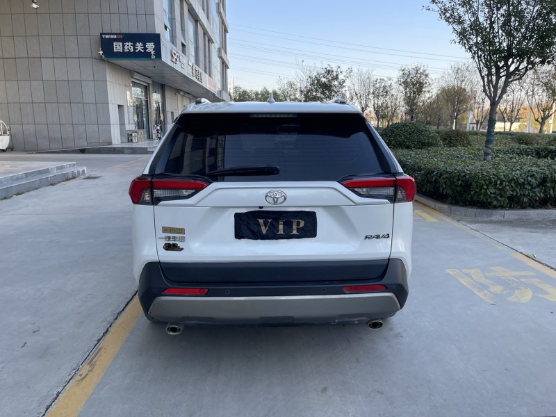 济宁23年丰田RAV4荣放9