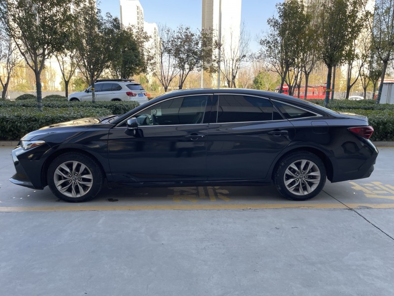 济宁21年丰田亚洲龙7