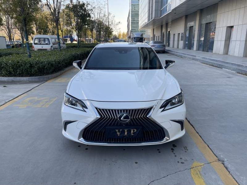 济宁19年雷克萨斯ES1