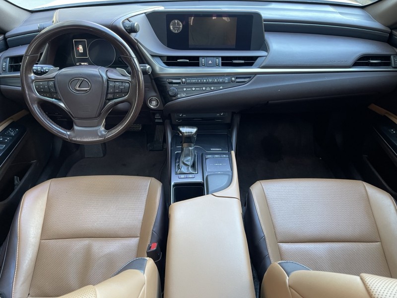 济宁19年雷克萨斯ES6