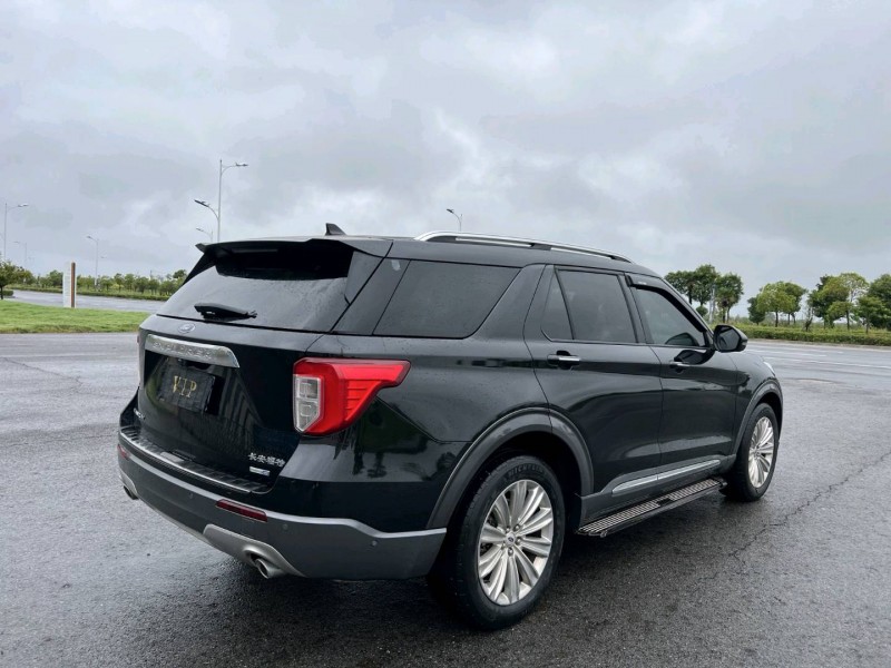 盐城22年福特探险者8