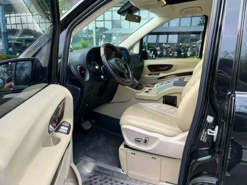 东莞18年奔驰威霆4