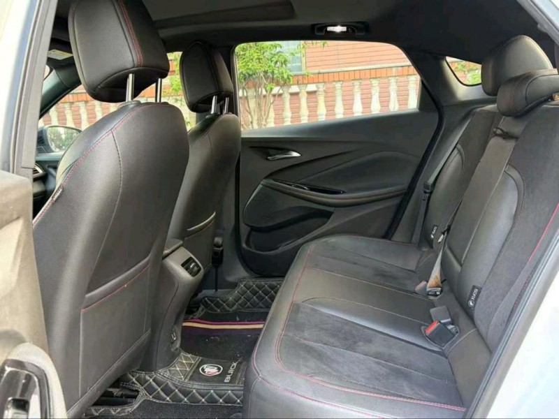 东莞22年别克威朗5