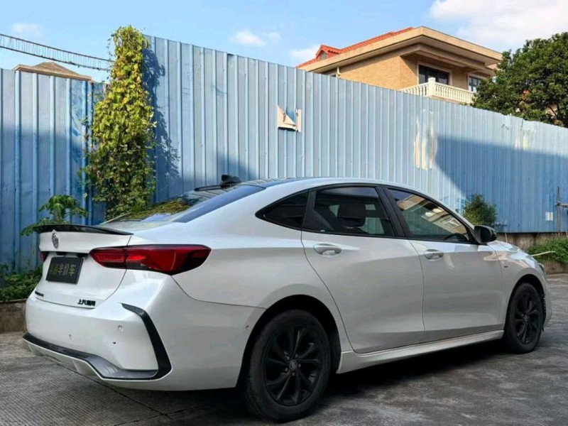 东莞22年别克威朗8