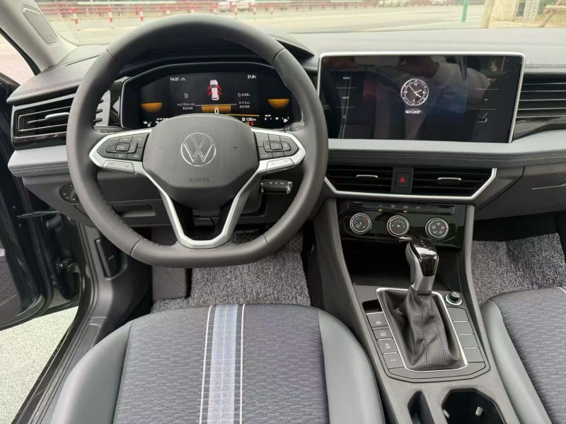 厦门25年大众速腾7