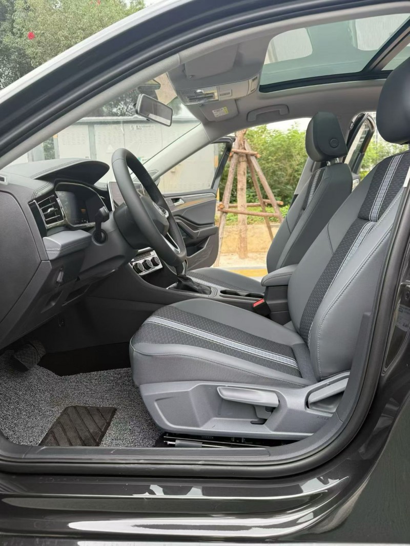 厦门25年大众速腾8