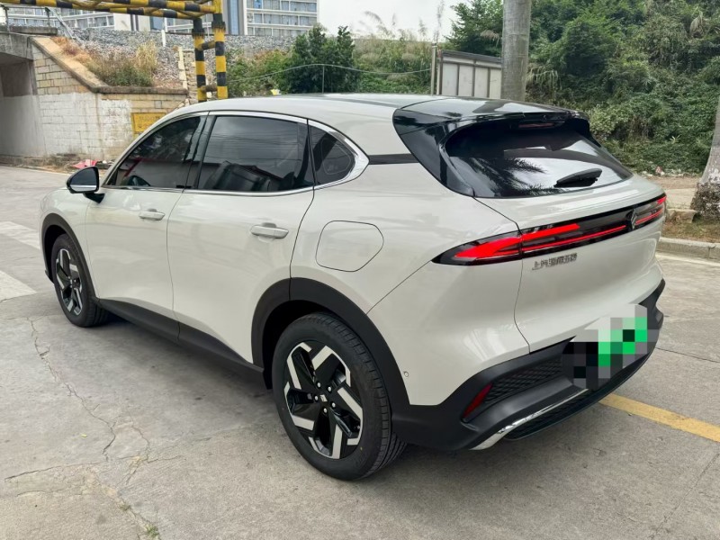 厦门25年宝骏云海7