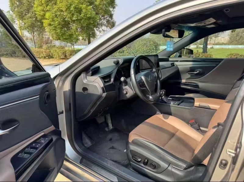 南京24年雷克萨斯ES5