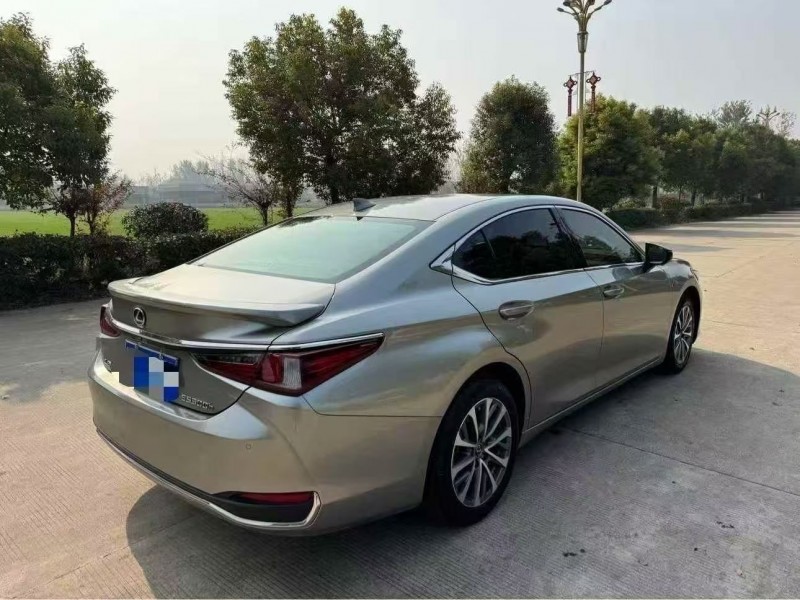 南京24年雷克萨斯ES7