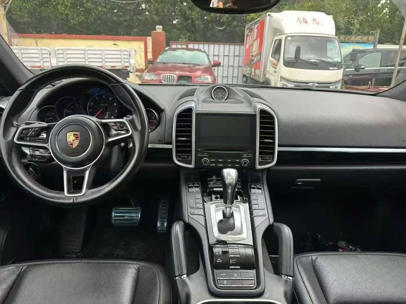 淄博18年保时捷卡宴4