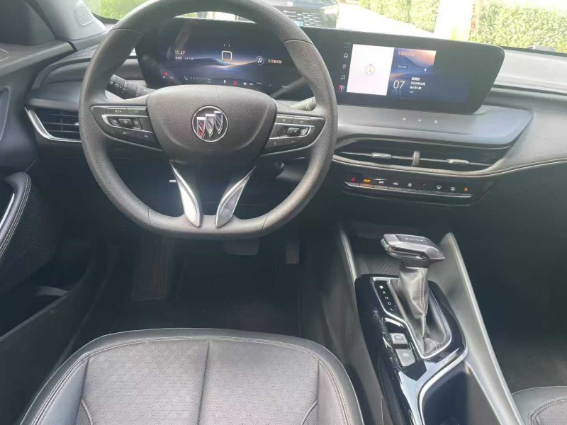 保定23年别克威朗3