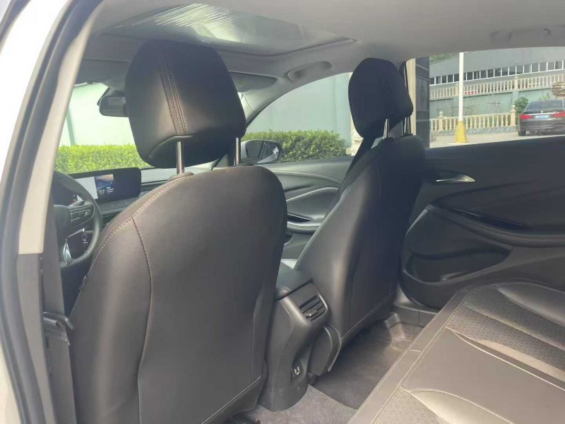 保定23年别克威朗4