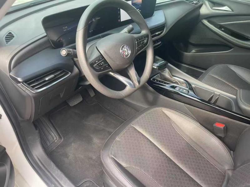 保定23年别克威朗5