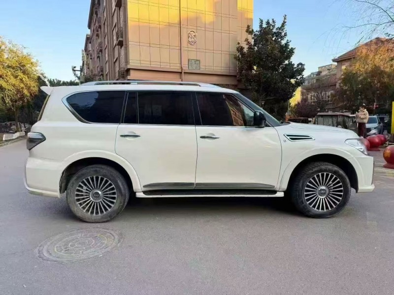 济宁19年日产途乐8