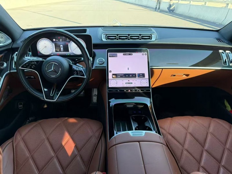 郑州24年奔驰迈巴赫S级3