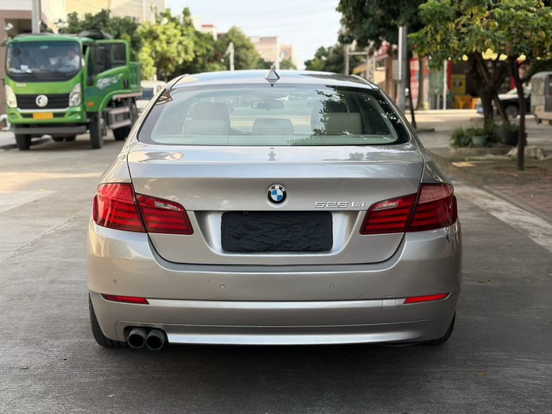 中山13年宝马5系9